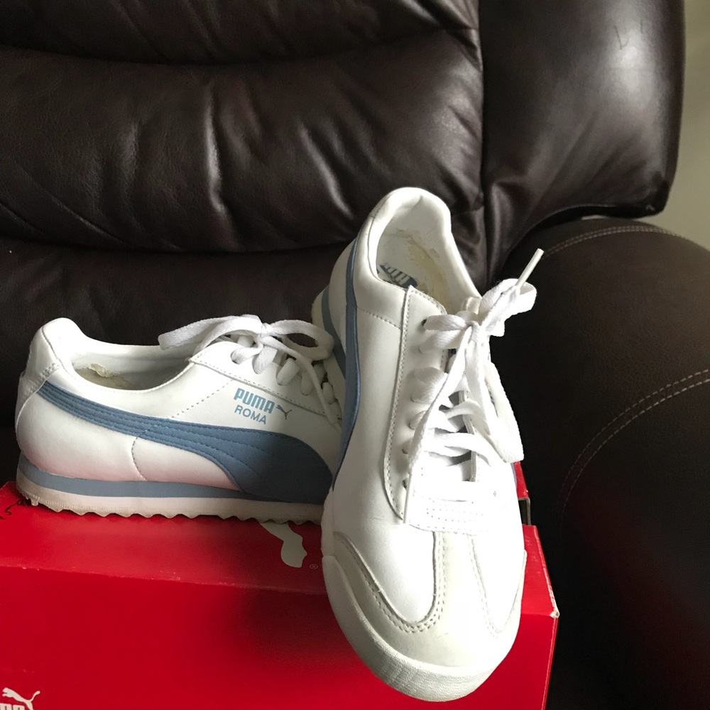 Barely worn powder blue pumas